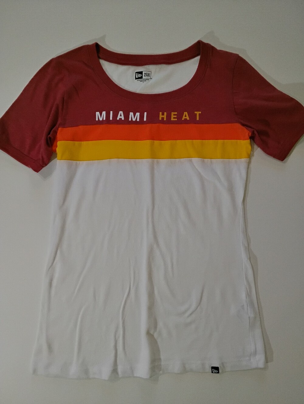 New Era Miami Heat T-shirt Womens Medium Red Orange‎ White Colorblock Tee